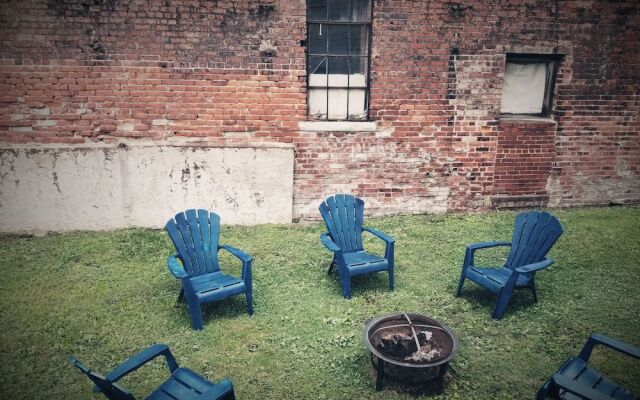 Hatfield McCoy House Inn