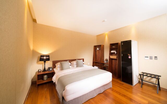 Libentia Hotel & Pool Villa
