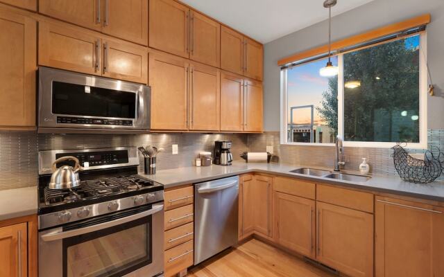 Sleek Home Near Old Town W/ Rftp Hot Tub & Mtn Views