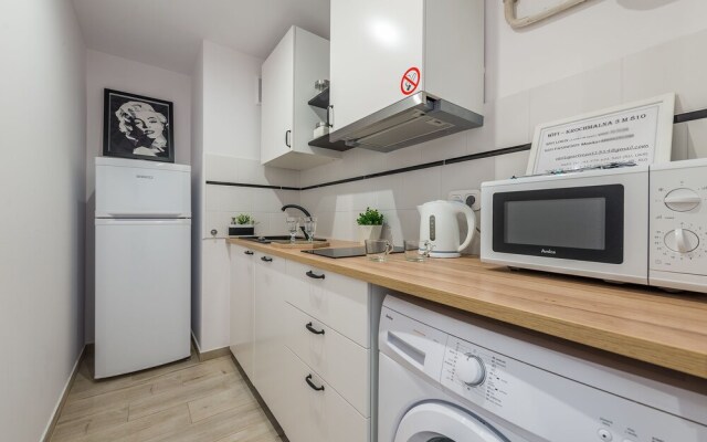 UNIT Short Rent Apartment by Warsaw Metro Station