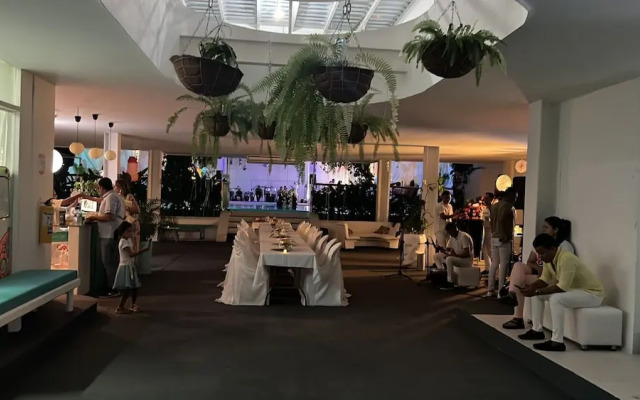La Puerta del Angel Isla  Club