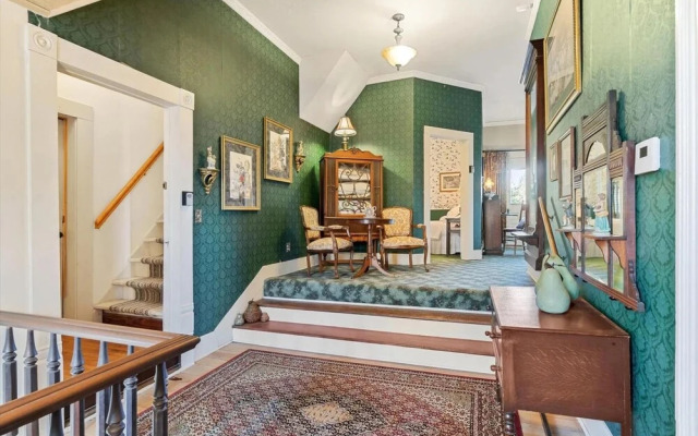 Four Winds Victorian Venue & Suites