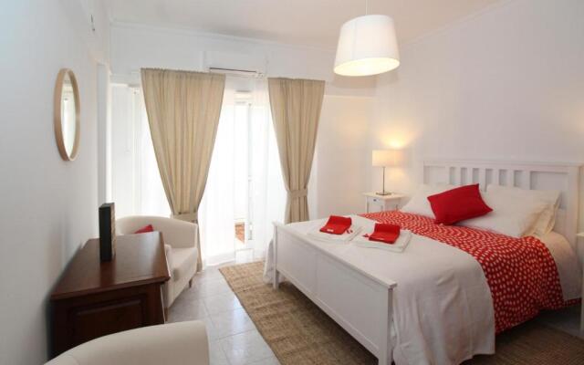 Poppy house in Anjos
