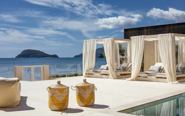 Salty Angel Sea Front Villa