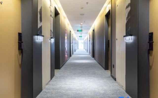 Yibin High-speed Railway West Station Atour Hotel