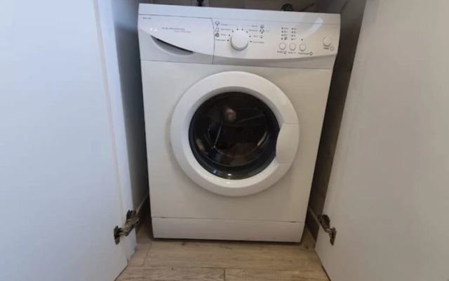 Modern Studio Apartment, Sea and Garden Views