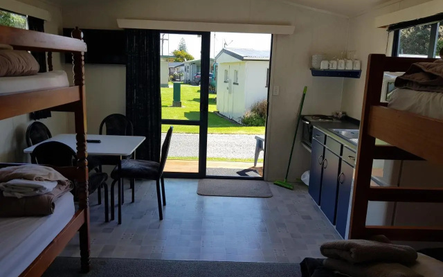 Te Puru Holiday Park – Guest Rooms – Te Puru