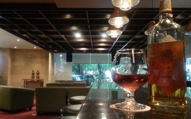 Elmi Hotel