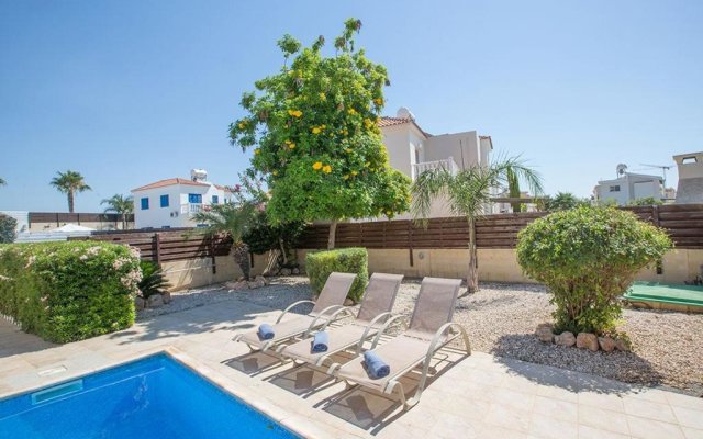 Villa Thekla - Modern 3 Bedroom Ayia Thekla Villa with Pool - Close to the Beach