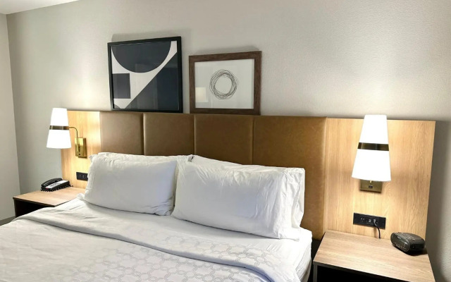Staybridge Suites Milwaukee West-Oconomowoc by IHG