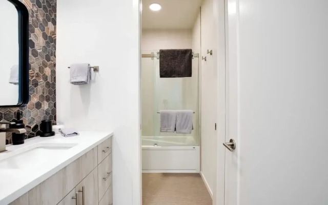Seaside Vacation Rental: Walk to Beach & Downtown!