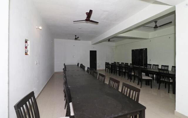 OYO Flagship 77427 Yug Residency