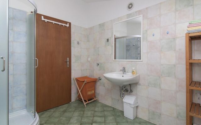 Apartments Levan Ceja