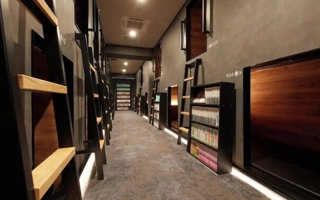 Rembrandt Cabin and Spa Shimbashi - Caters to Men