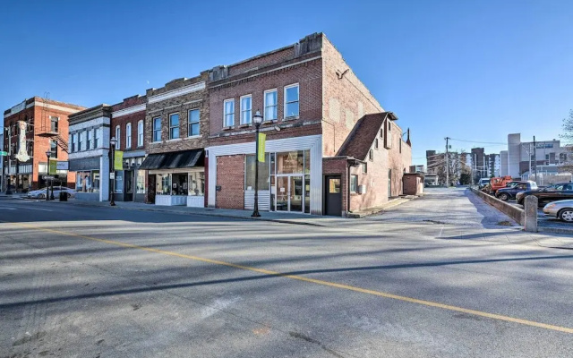 Sleek, Modern Loft in Downtown Springfield!