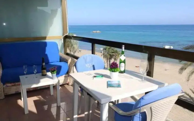 Vistas panorámicas a la playa 4º piso Calpemar