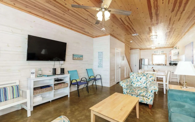 Resort Pool & Pet Friendly Sleeps 9