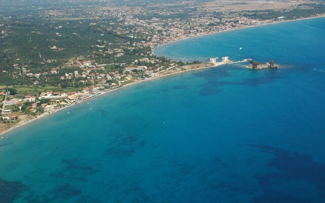 Manthos Beachfront Apts & pool