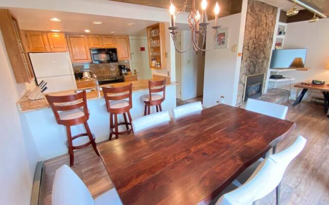 #305 Vail International