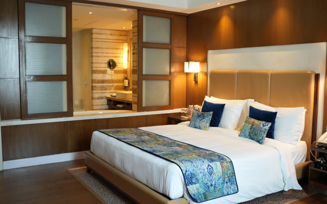 Crowne Plaza Hotel New Delhi Okhla by IHG