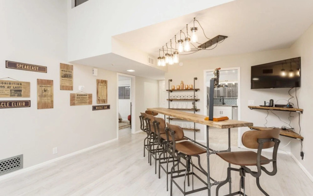 Speakeasy Condo 2 Bedroom By Casago