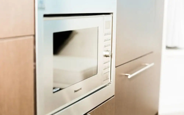 Executive Class, Downtown Luxury Condo @ Yorkville