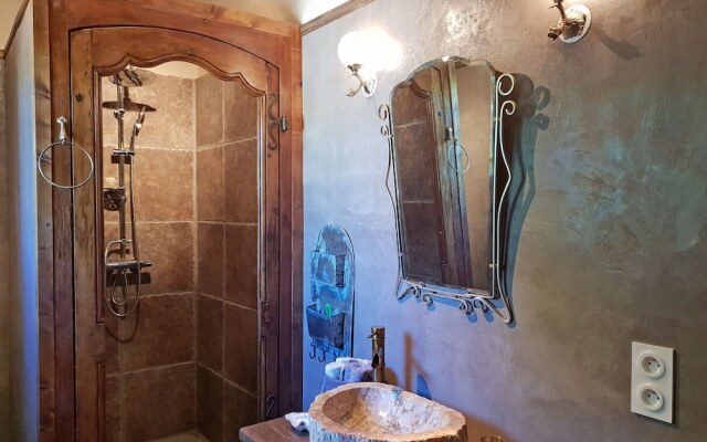 Quaint Holiday Home in Lorgues with Pool