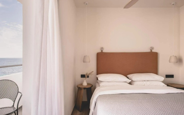 Yria Hotel