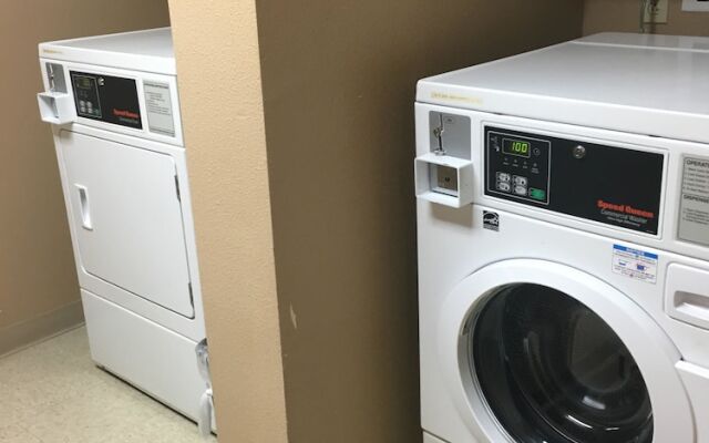 AmericInn by Wyndham Monmouth