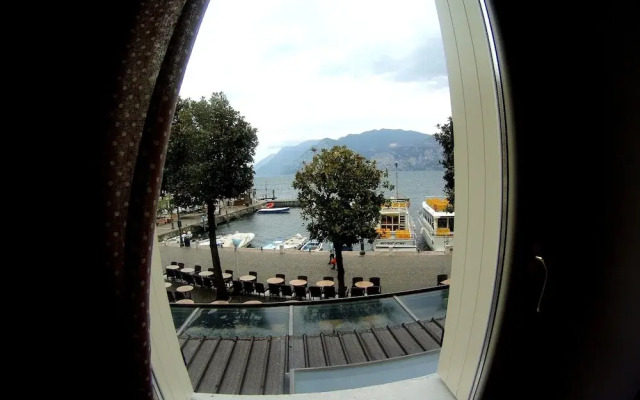 The charmant apartment with lake view