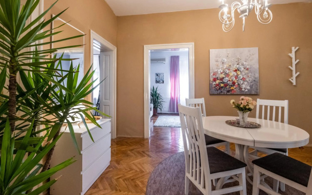 Neimar Apartment with Wi-Fi and parking