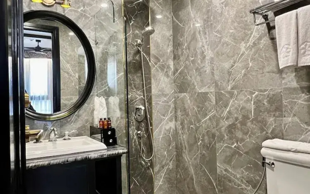 Bay Luxury Beijing Hotel