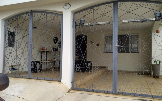 CASA 230 - Pousada & Hostel