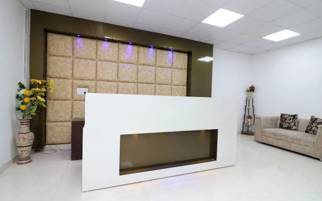 The Grand Palace by OYO Rooms