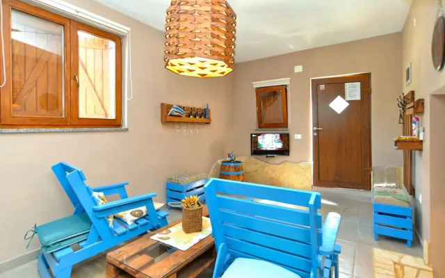 Apartment 877