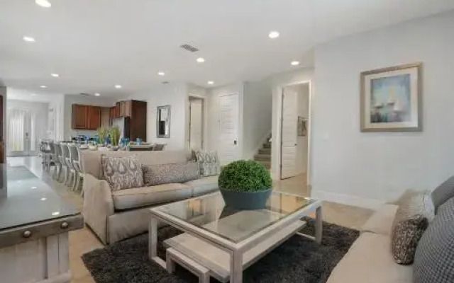 Eight Bedrooms with Pool & Spa 481