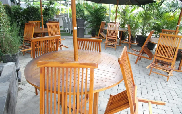 Zamrud Hotel by OYO Rooms