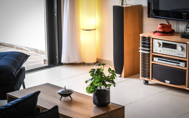 Cozy Nest Apartment with balcony