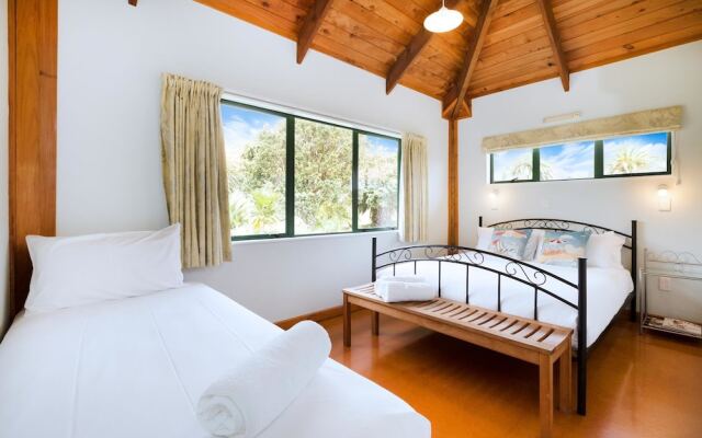Slipper Island Resorts