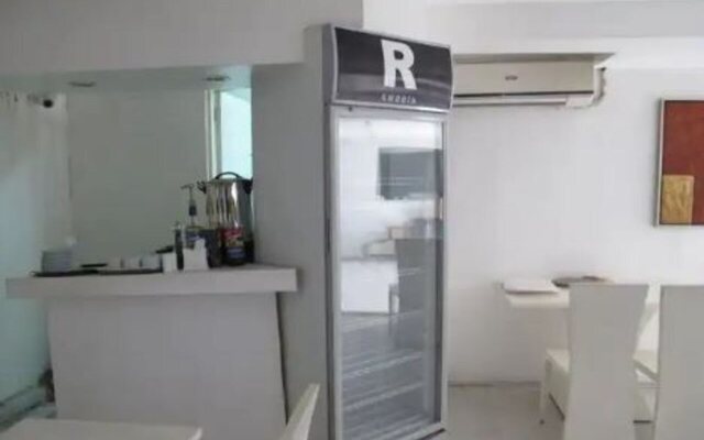 R Suites and Cafe