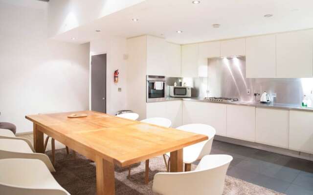 The Holborn Lights - Modern 3BDR Home with Rooftop Terrace & Garage