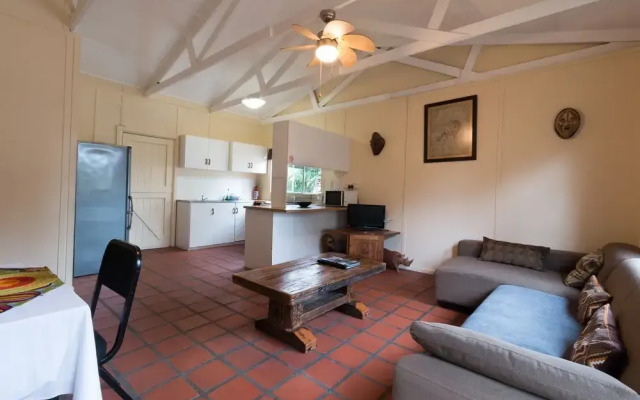 Inyathi Guest Lodge & Self Catering Chalets