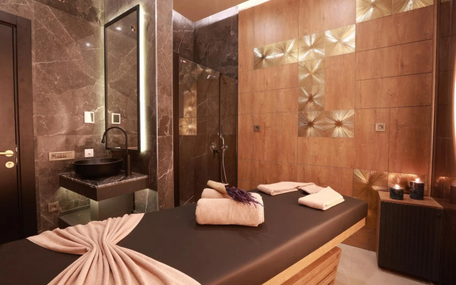 Serenity Queen Hotel