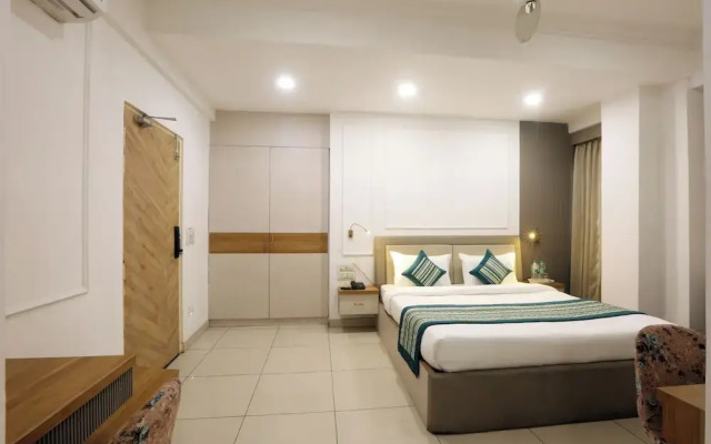 Hotel Emerald Suites & Banquet