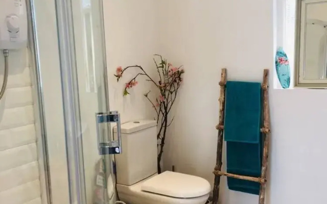 Ballygally Seaview and Garden 1 Bedroom Hideaway
