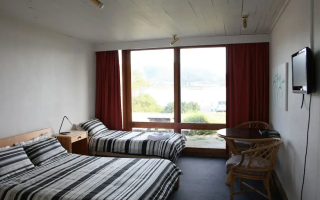 Seaview Holiday Park and  Hostel