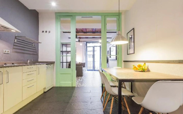 Liceu Apartments by gaiarooms