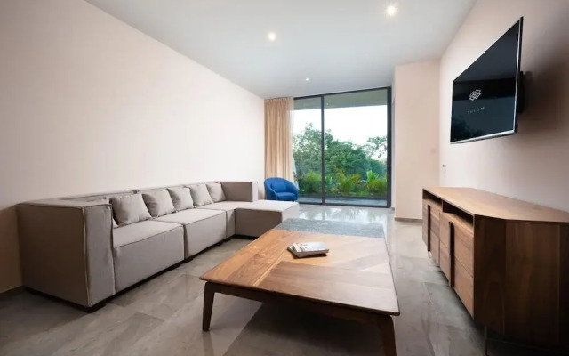 One BR Apartment With Shared Pool Jacuzzi Easy Spa Access