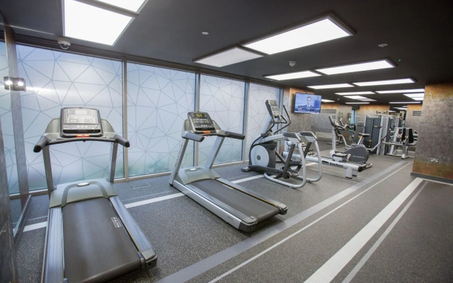 Canary Views One Bed and Bath Apartment