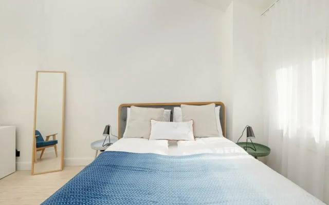 Bright Apartment Poznań by Renters